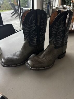 Men's Western Cowboy Boots in Black & Olive-Tone